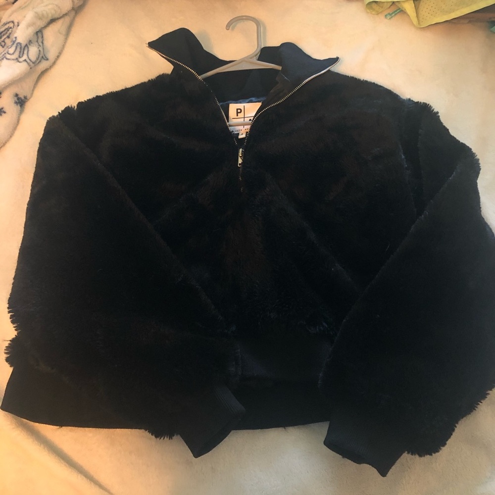 Fuzzy cropped pullover